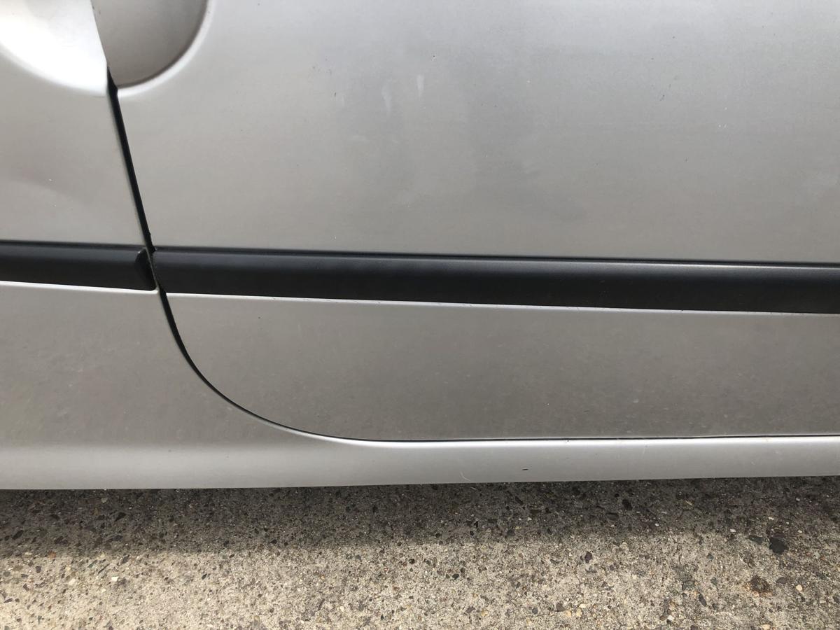 Renault Twingo 2 II T&uuml;r vorn rechts Beifahrert&uuml;r im Rohbau TED69 Gris Platine