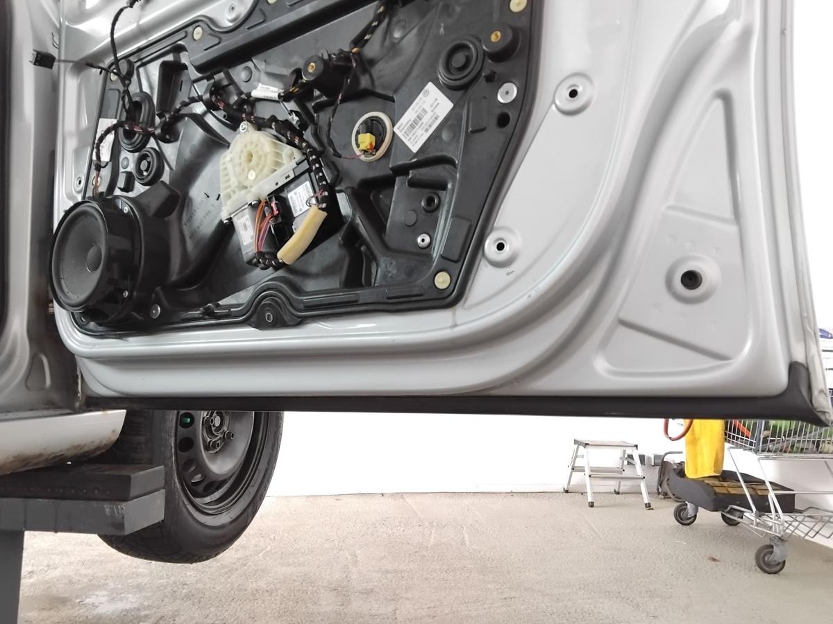 VW Golf 6 T&uuml;r vorn rechts Beifahrert&uuml;r LA7W reflexsilber 5t&uuml;rig Flie&szlig;heck BJ2009