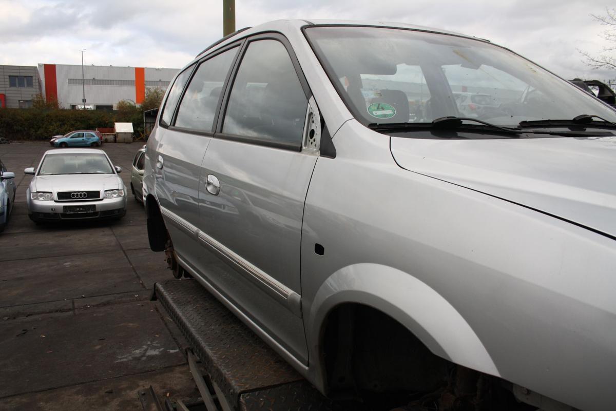 Kia Carens II orig Tür vorn rechts Beifahrertür C5 Starsilber met Bj 2006