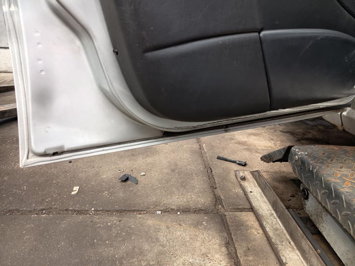 Ford Focus DAW original T&uuml;r vorne links Polar Silber Baujahr 2003