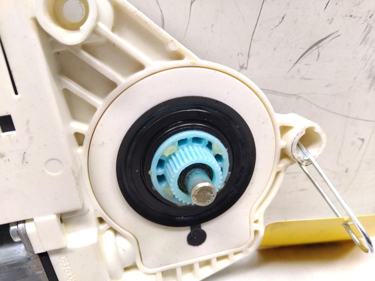 VW Passat 3C original Fensterhebermotor vorn links 1K0959793L BJ2007