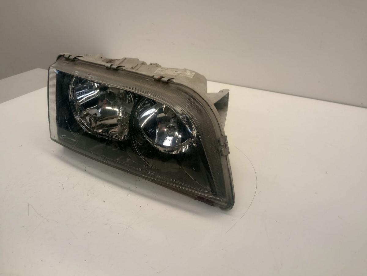 Volvo V40 orig Scheinwerfer vorn rechts Halogen TYC 210-A27 Bj 2000