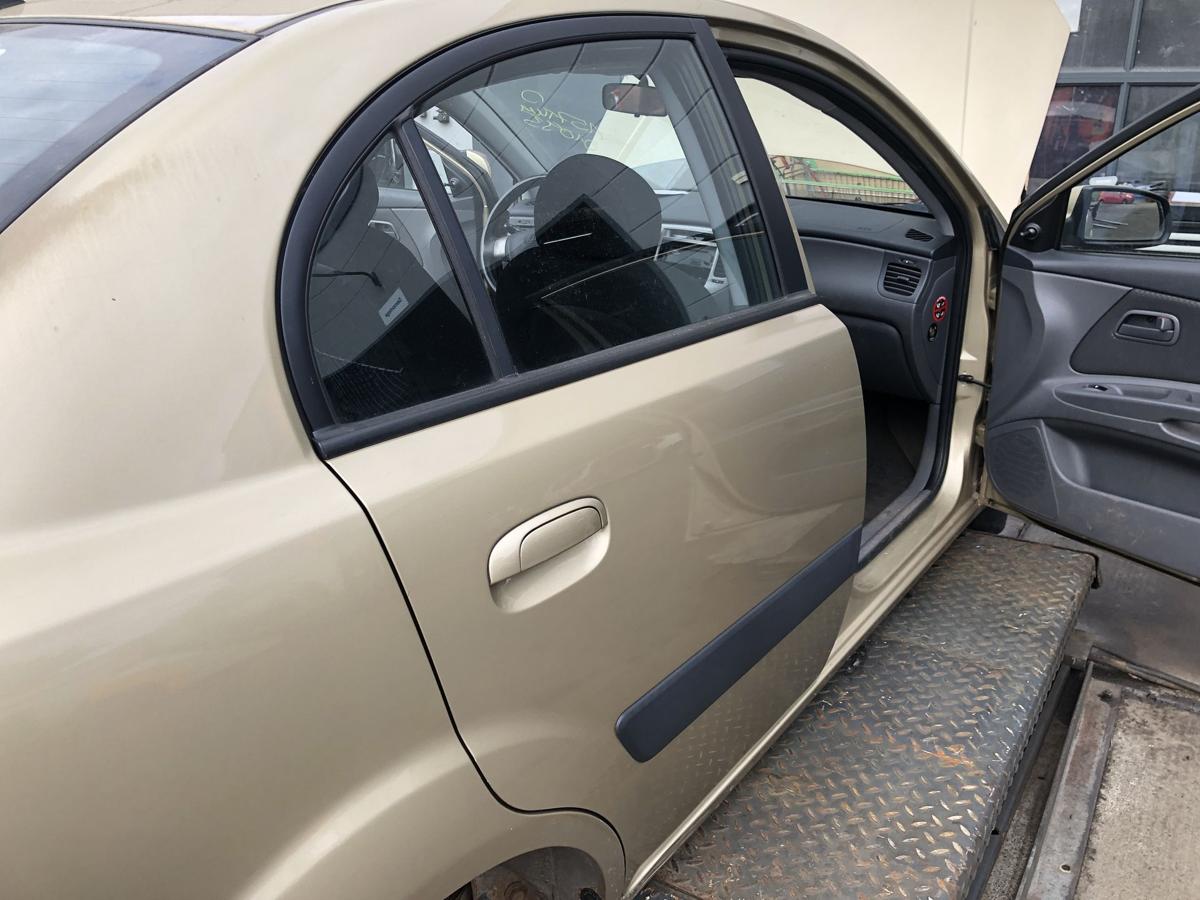 Kia Rio JB Stufenheck original Tür hinten rechts Fond J4 Cashmere beige Bj 2009