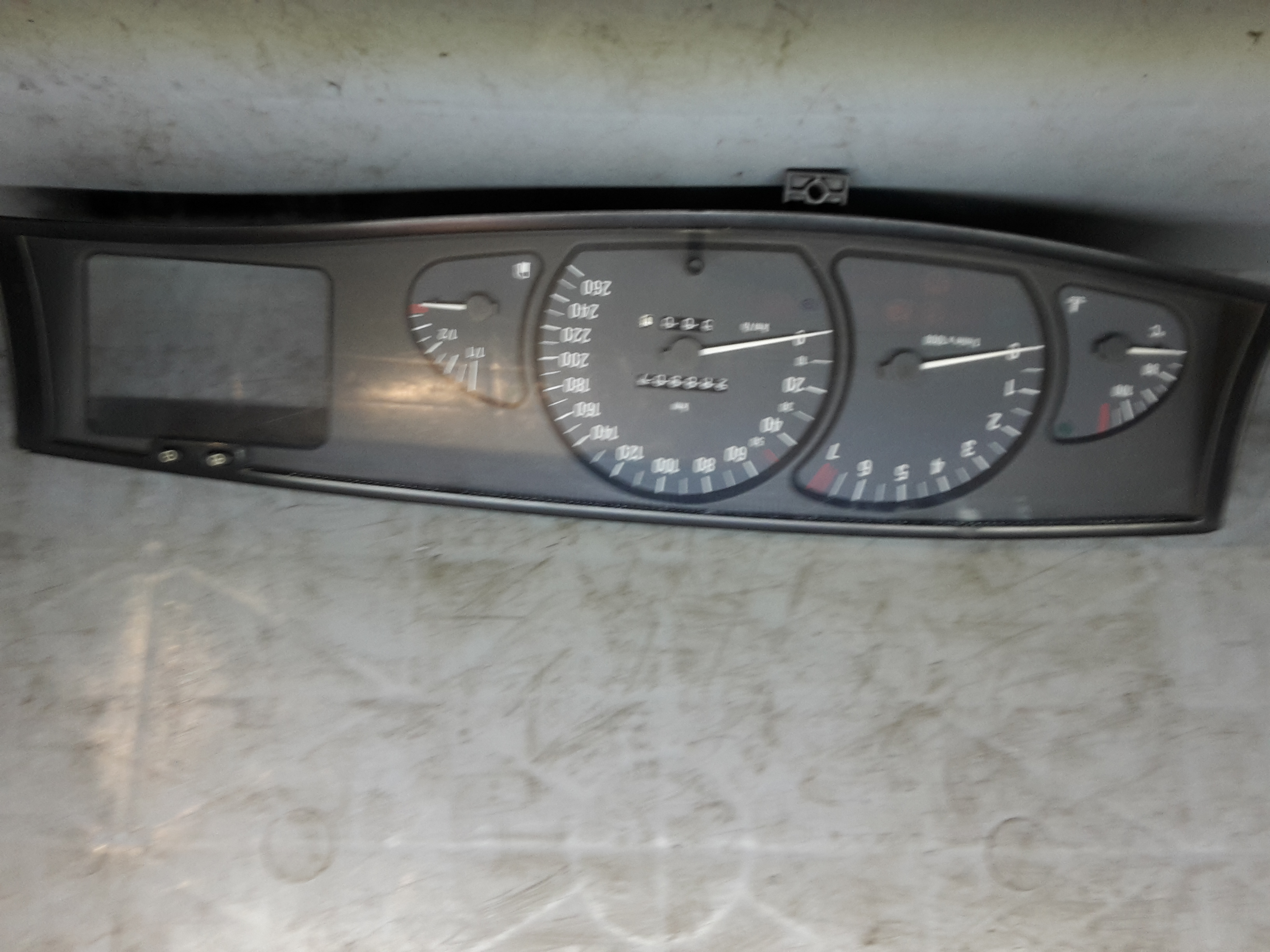 Opel Omega B Bj. 2000 org. Instrumentenkombination Tachometer