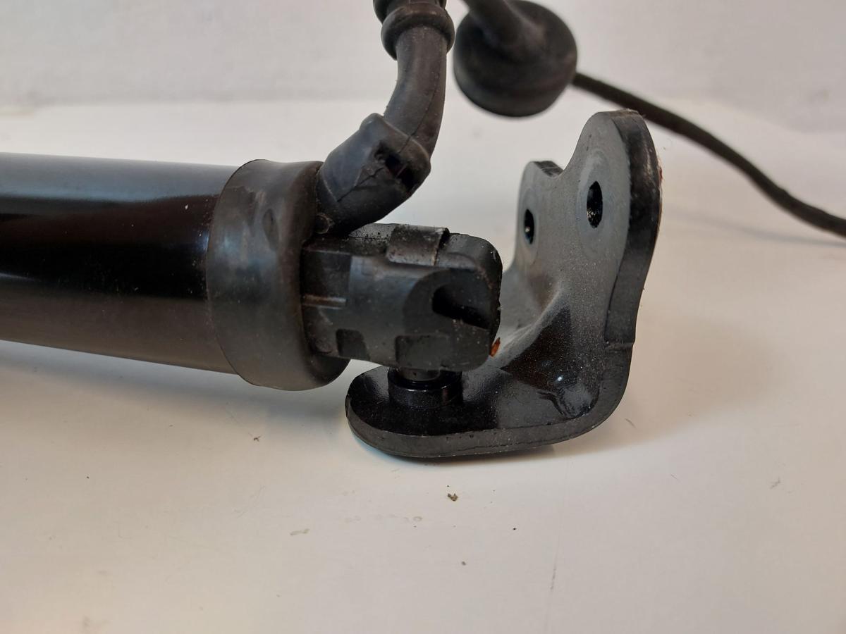 NIO EL6 Elektro SUV Hubzylinder links elek Heckklappe &Ouml;ffner Antriebseinheit