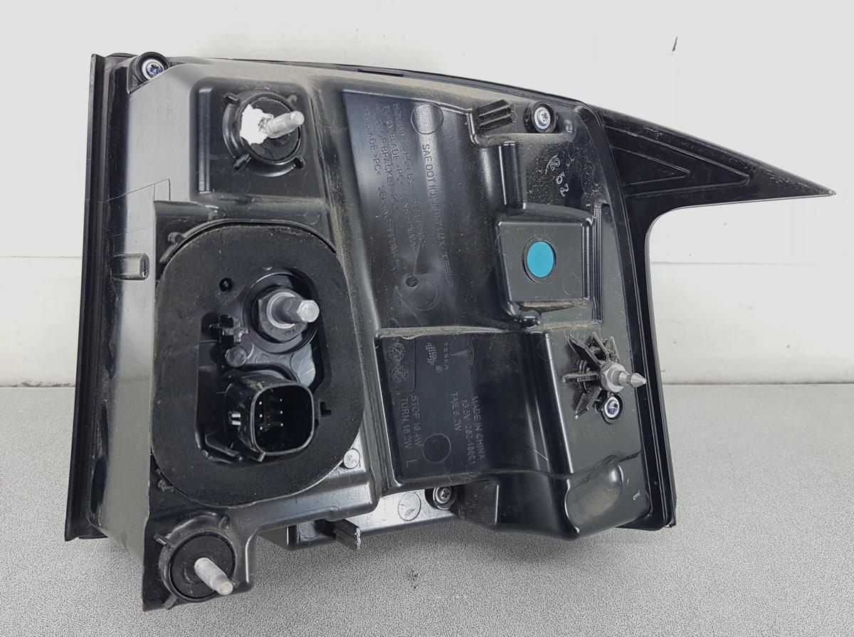 Tesla Model X R&uuml;ckleuchte R&uuml;cklicht links Bj2022 1565496-00-B Facelift ab 2021