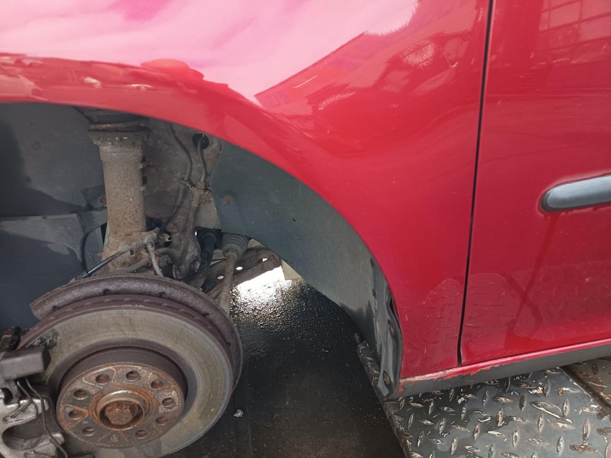 VW Golf V 5 original Kotflügel links LA3W Rot Bj 2003 VW Golf V 5 original Kotflügel links LA3W Rot Bj 2003