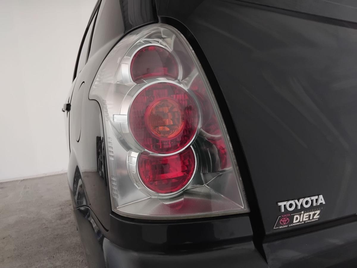 Toyota Corolla Verso II AUR10 original Rückleuchte Schlussleuchte links BJ2006