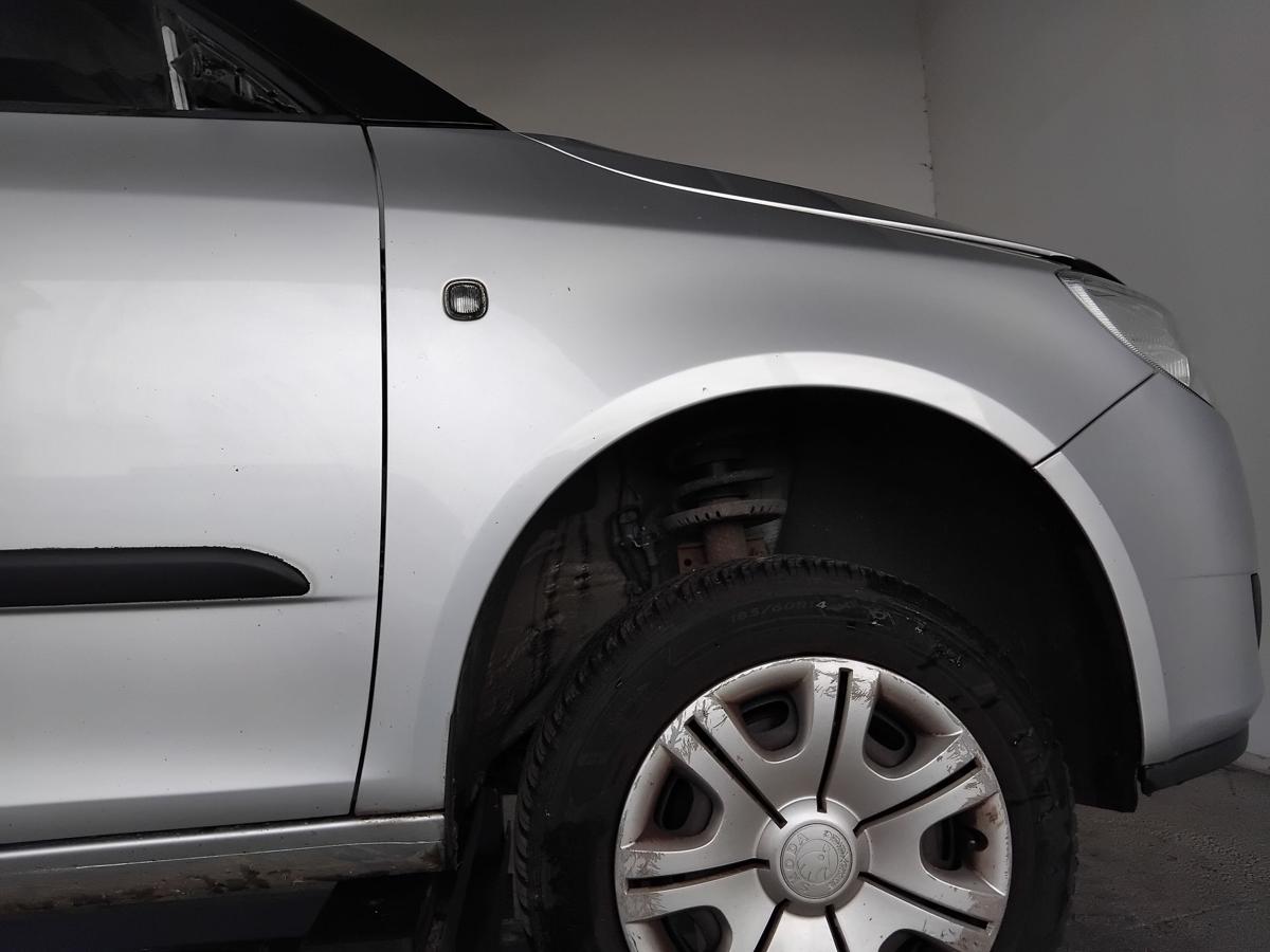 Skoda Fabia 2 5J original Kotfl&uuml;gel vorn rechts LA7W reflexsilbermetallic BJ2008