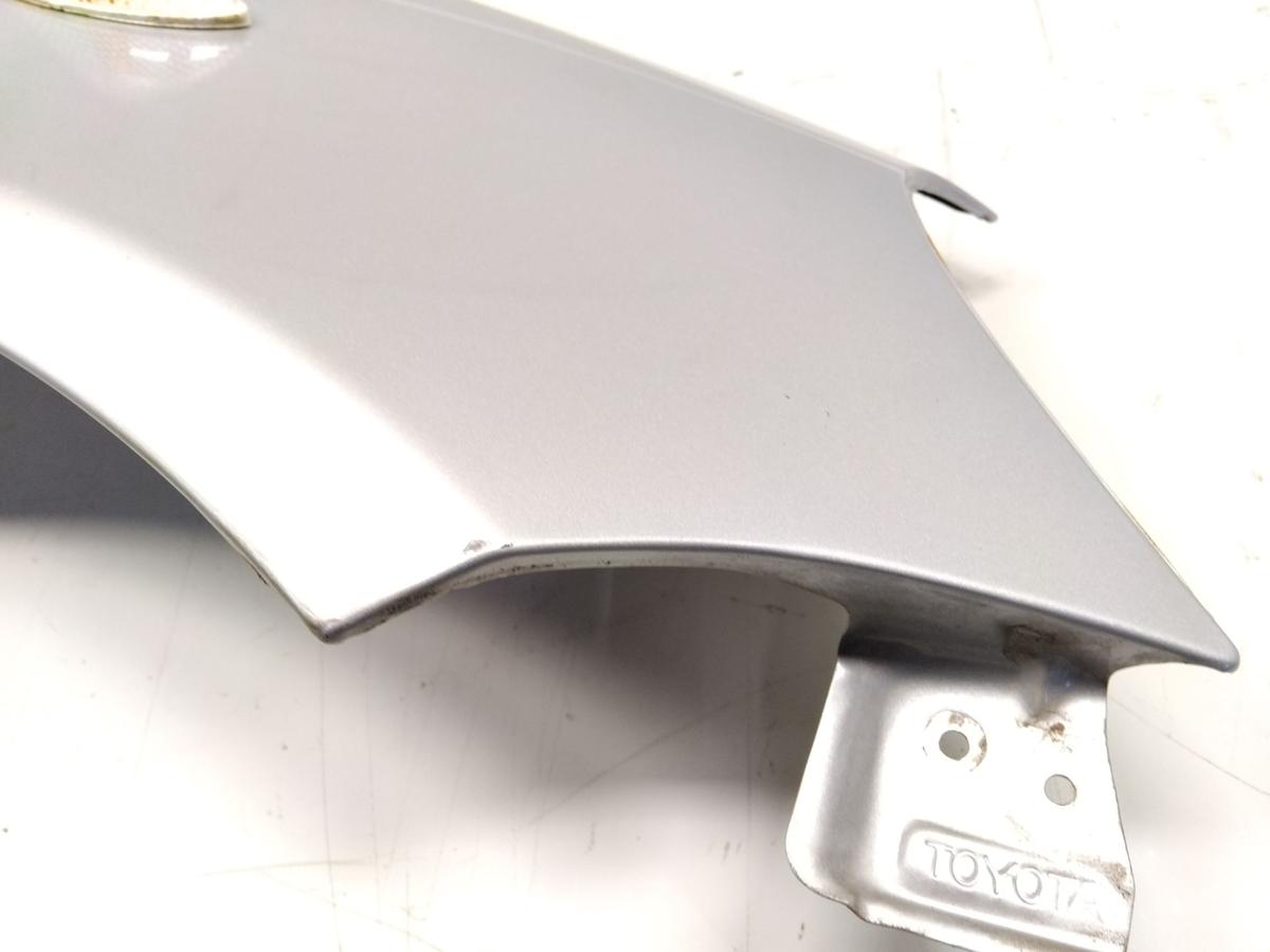 Toyota Yaris P1 original Kotfl&uuml;gel vorn rechts 199 silvermetallic BJ2002