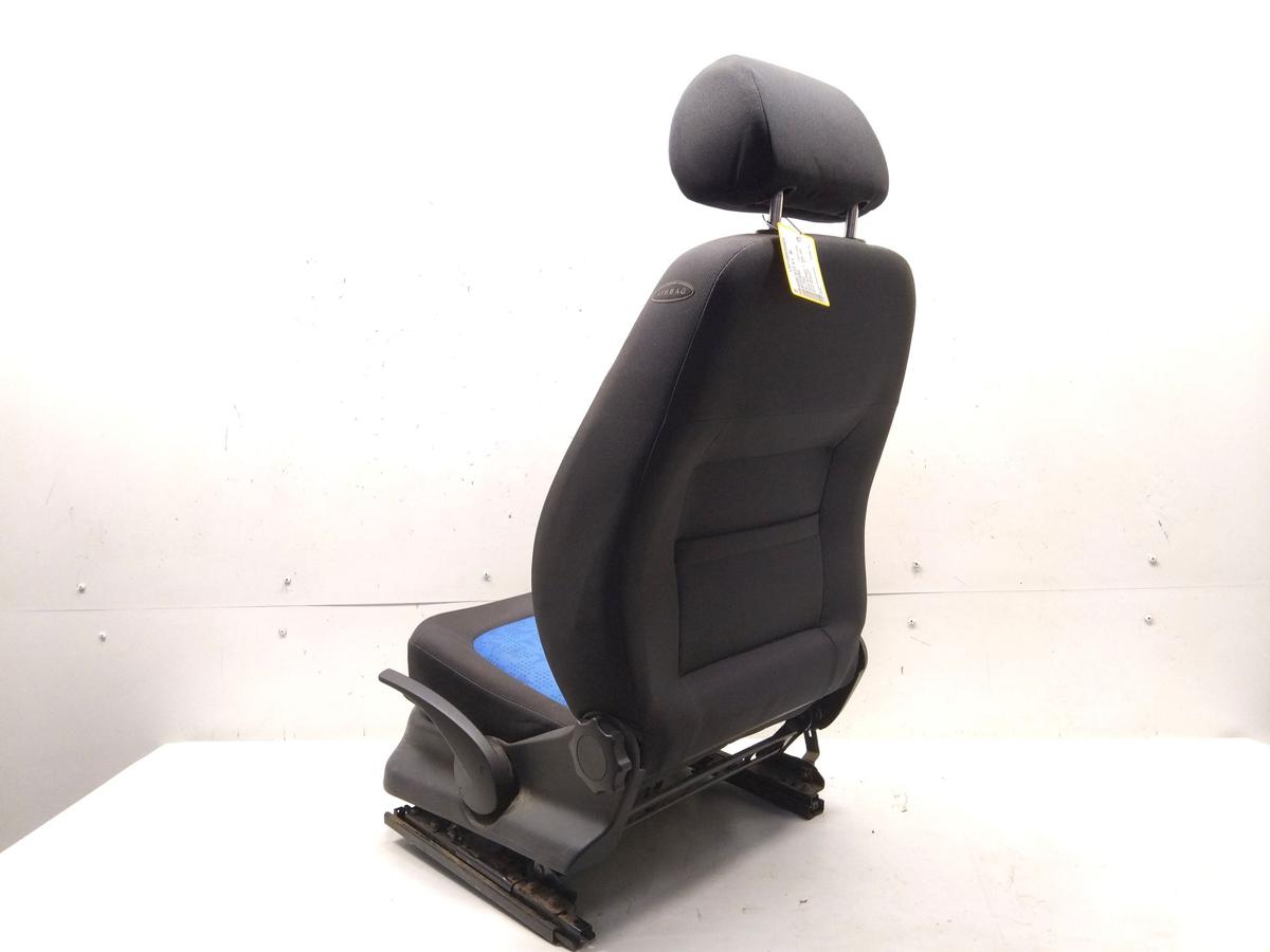 Skoda Fabia 1 6Y Sitz vorn links Fahrersitz Stoff schwarz blau BJ2003