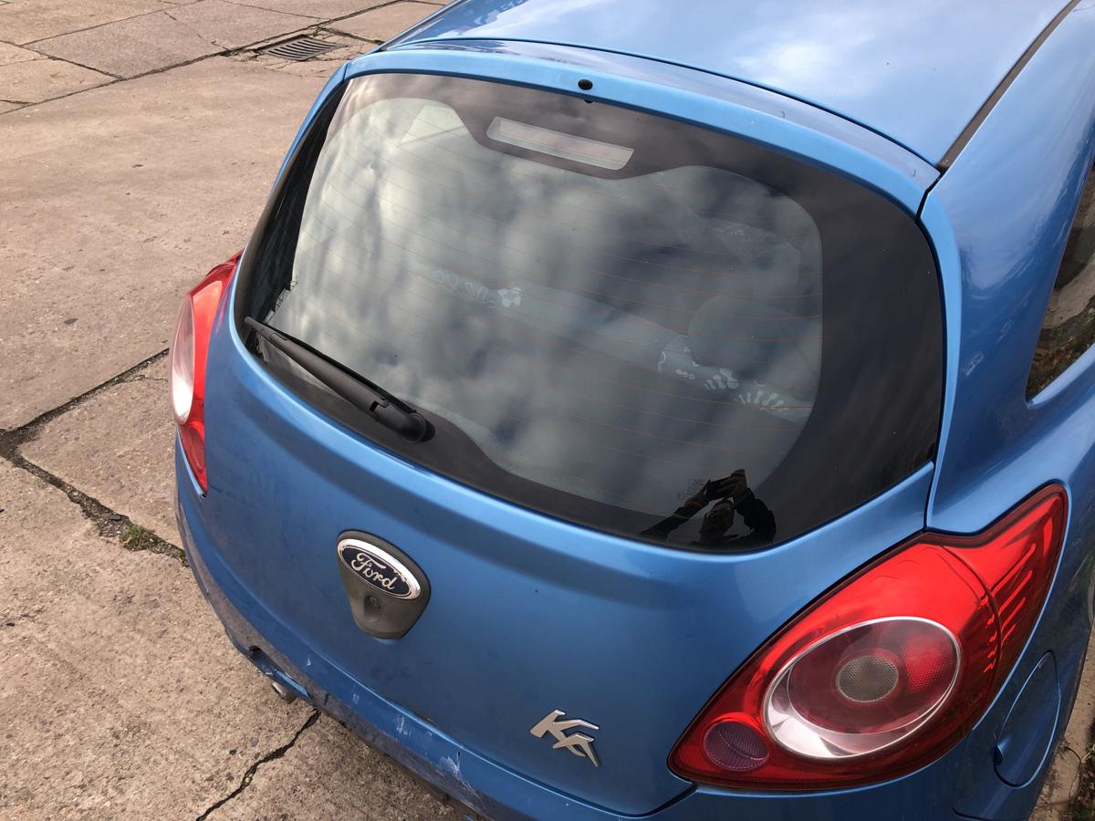 Ford KA RU8 Heckklappe mit Heckscheibe beschädigt Dive Blau