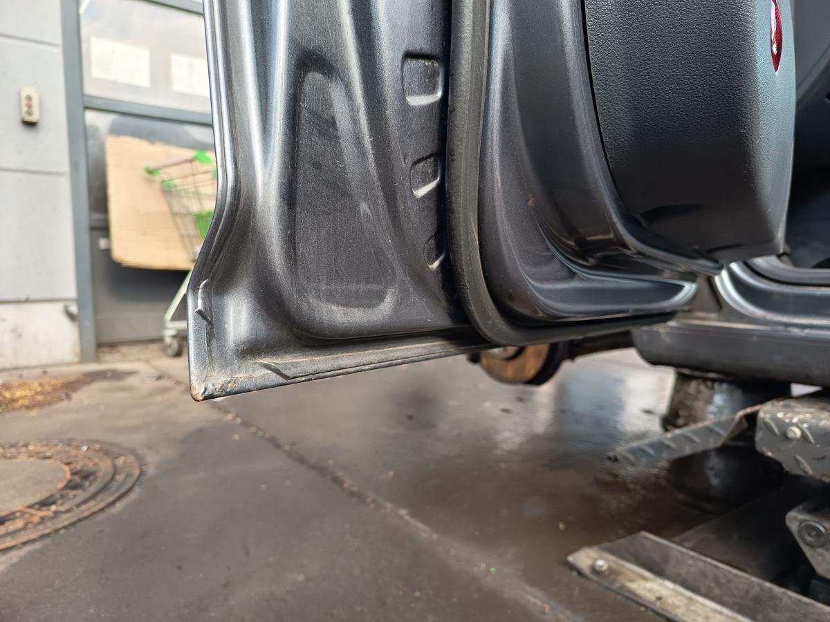 VW Touran 1T original Tür vorn links Fahrer D7X Platingrau Bj 2006