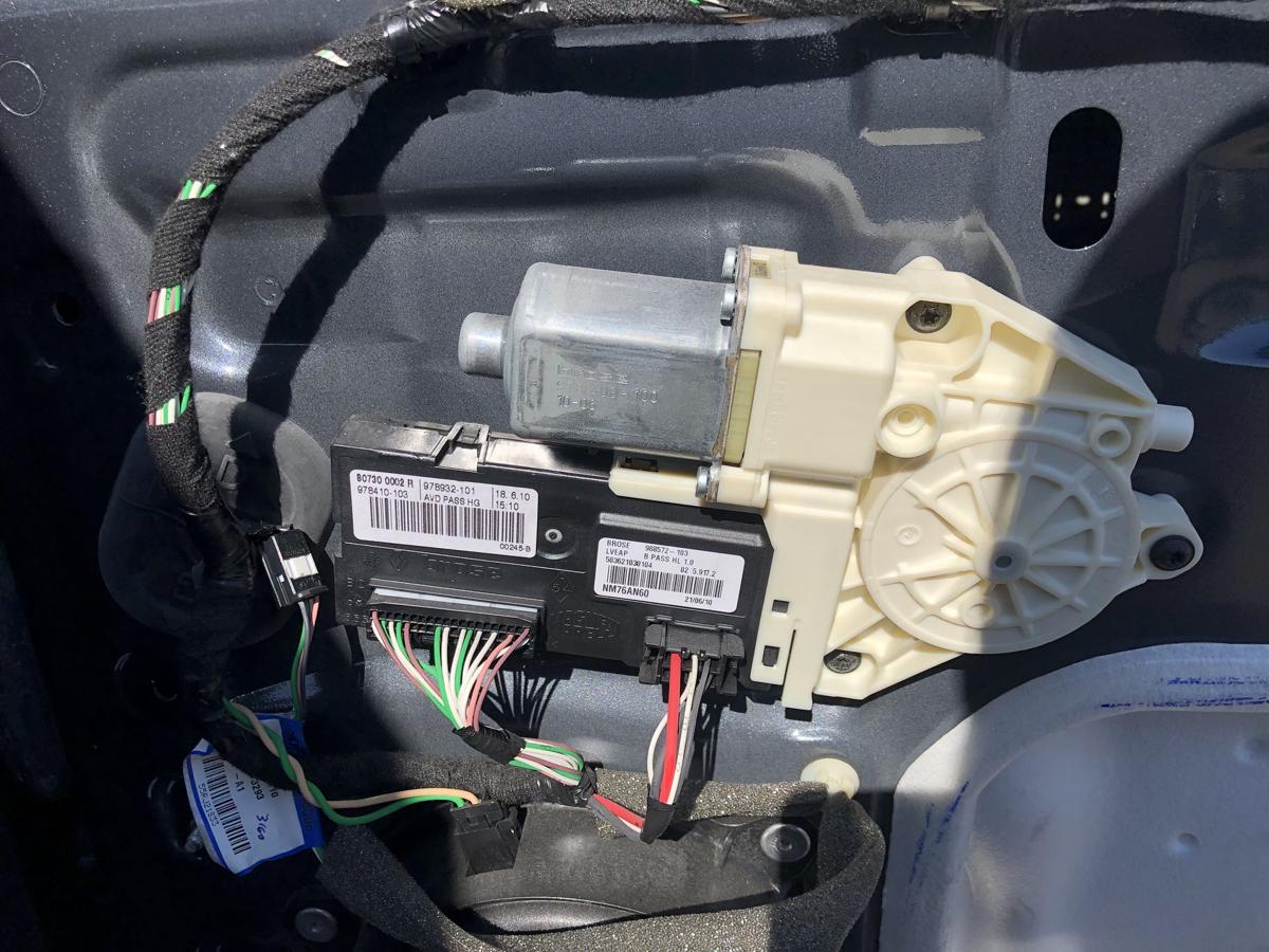 Renault Laguna III original Fensterhebermotor vorn rechts 807300002R Bj 2010