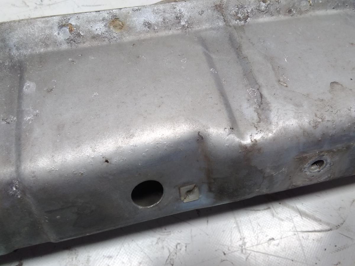 Audi 80 B3 Typ 89 original Quertr&auml;ger vorn unten gletscherblau 1.8 Bj.1989