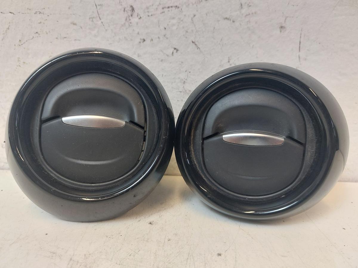 Renault Clio IV X98 TCe90 Satz Luftdüsen außen links und rechts Armaturenbrett