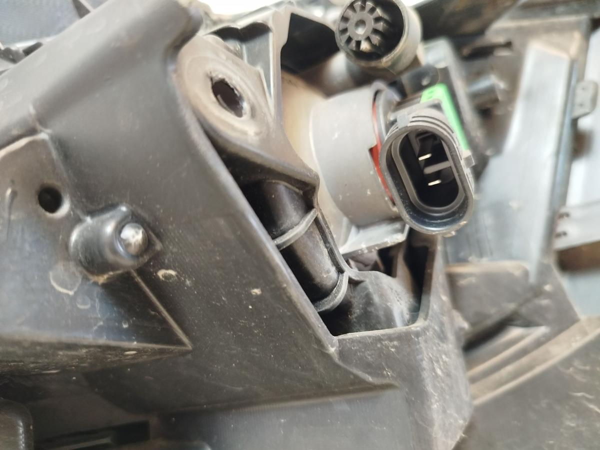 Mazda 6 GH Gitter Blende Verkleidung Stossfänger vorn rechts NSW Bj 2010-2012