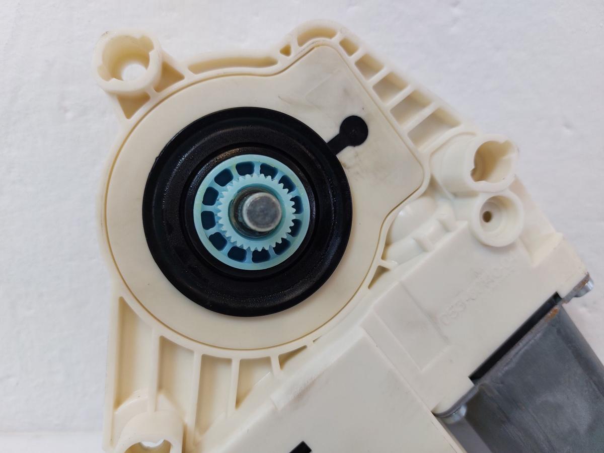 Tesla Model Y Fensterhebermotor vorn rechts Motor Fensterheber Brose