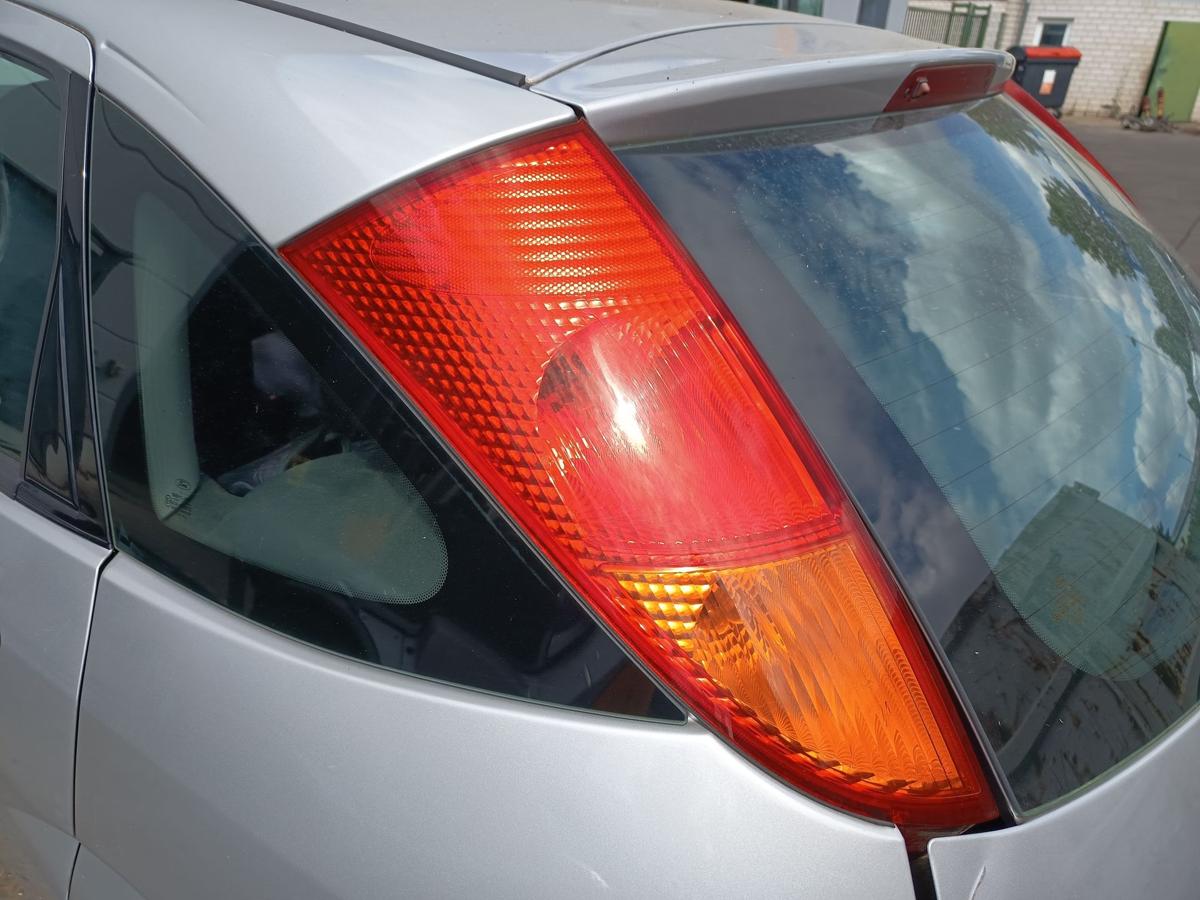 Ford Focus DAW original R&uuml;ckleuchte links 5 T&uuml;rer Baujahr 2003