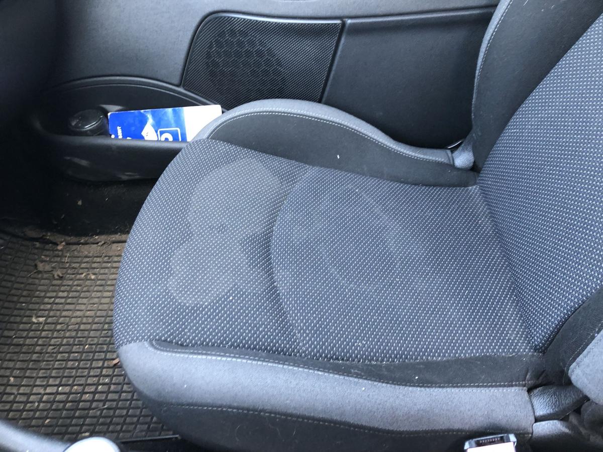 Peugeot 206+ Sitz vorne rechts Beifahrersitz Stoff ohne Heizung Autositz 3 t&uuml;rer