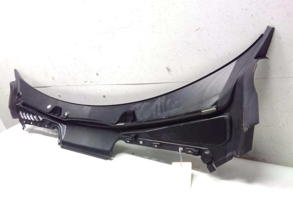 Porsche Macan 2 XAB 95C original Plastikabdeckung Windlauf 95C819401J Bj.2024 Porsche Macan 2 XAB 95C original Plastikabdeckung Windlauf 95C819401J Bj.2024