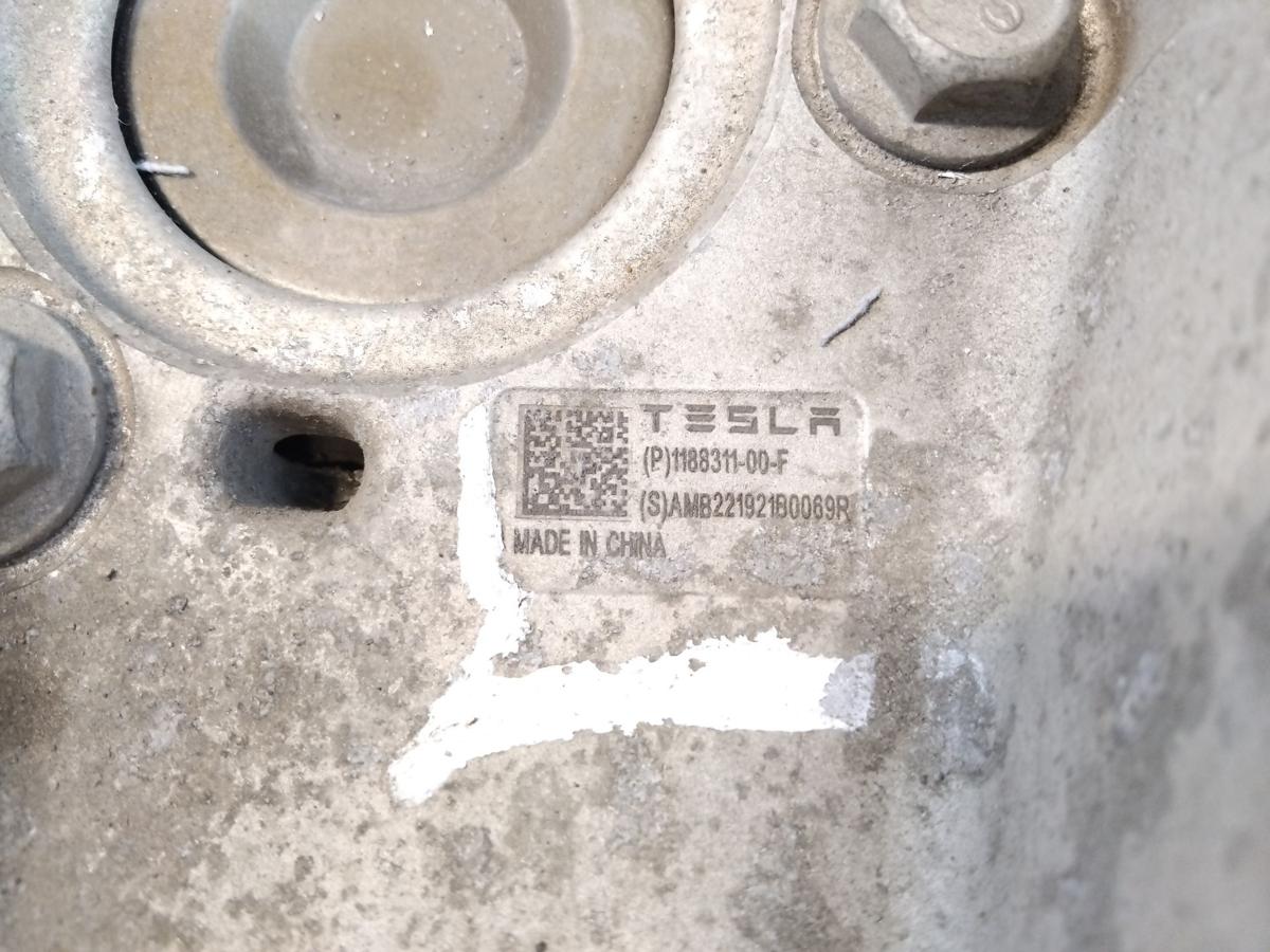 Tesla Model Y original Achsschenkel Radlagergeh&auml;use vorn links RWD BJ2023