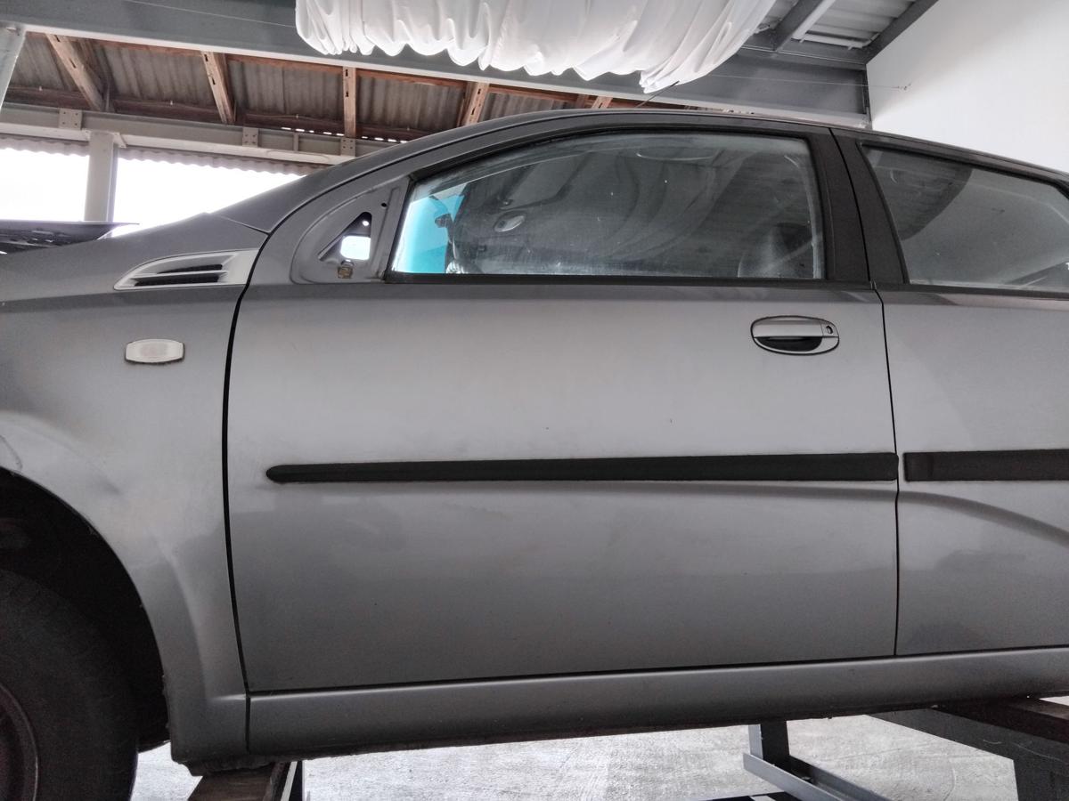Chevrolet Aveo T250 Tür vorn links Fahrertür 04U urban gray 5-Türer BJ2008