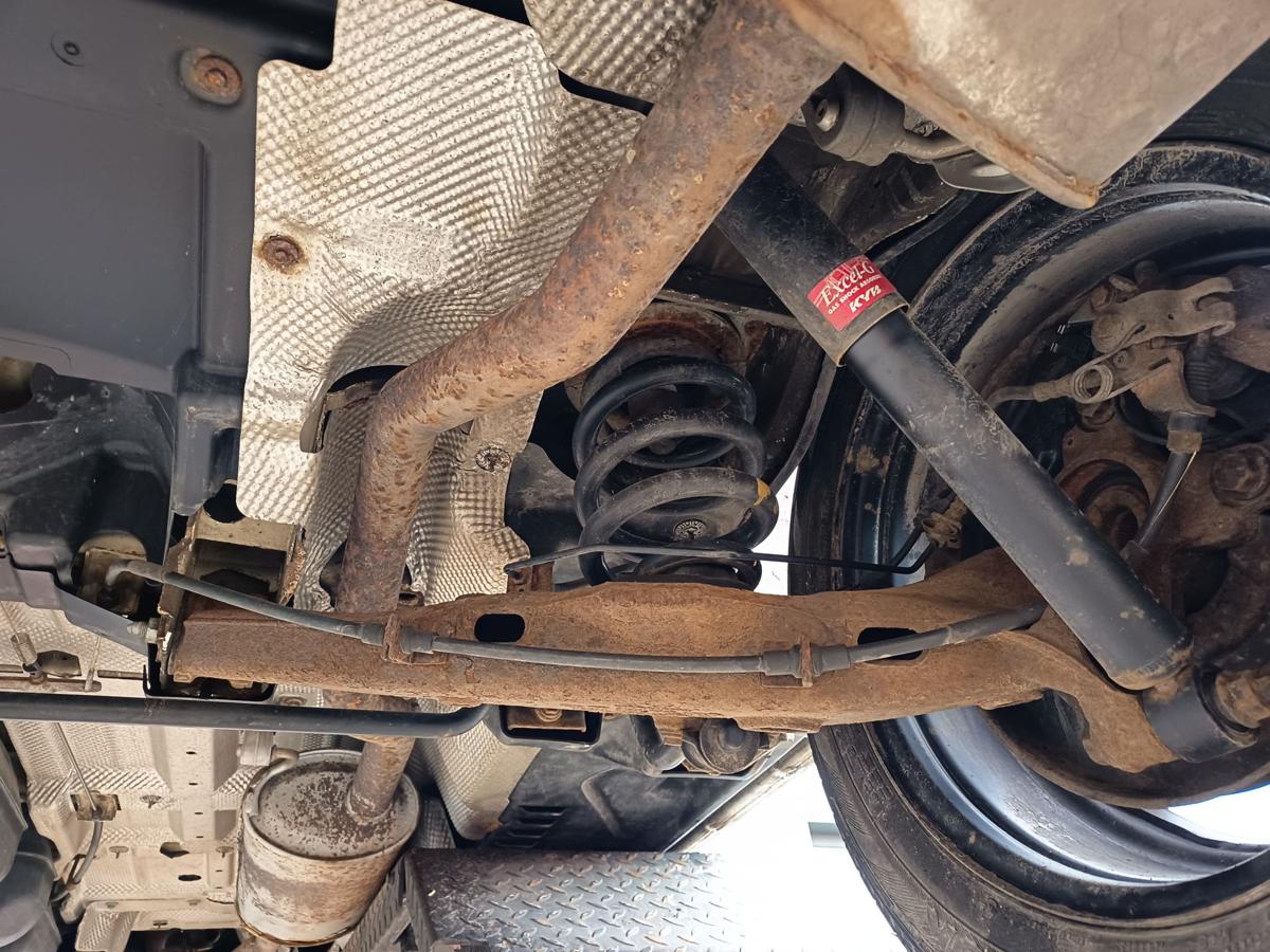 VW T5 7H Transporter Hinterachsschenkel rechts mit Lenker Schwinghebel Bj 2006