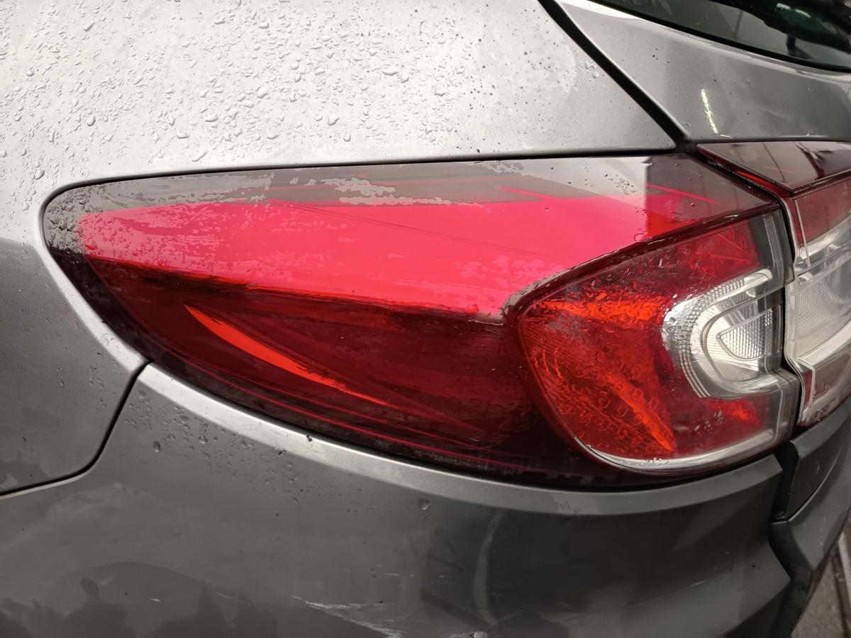 Renault Megane III Kombi orig Rückleuchte außen links vor Facelift Bj 2010