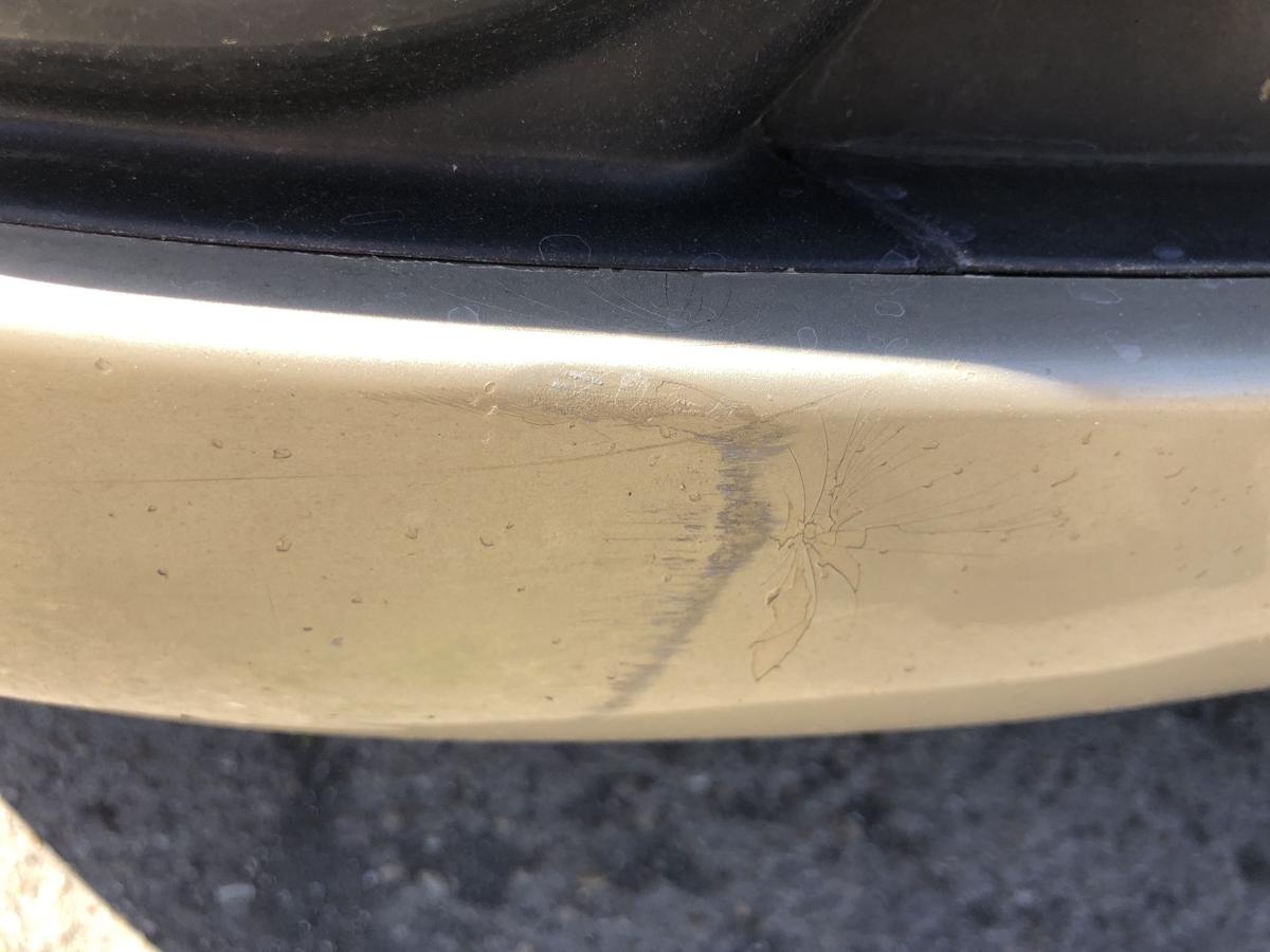 Citroen C4 Typ L Sto&szlig;f&auml;nger vorn Frontsch&uuml;rze mit Nebel Besch&auml;digt KCW gold