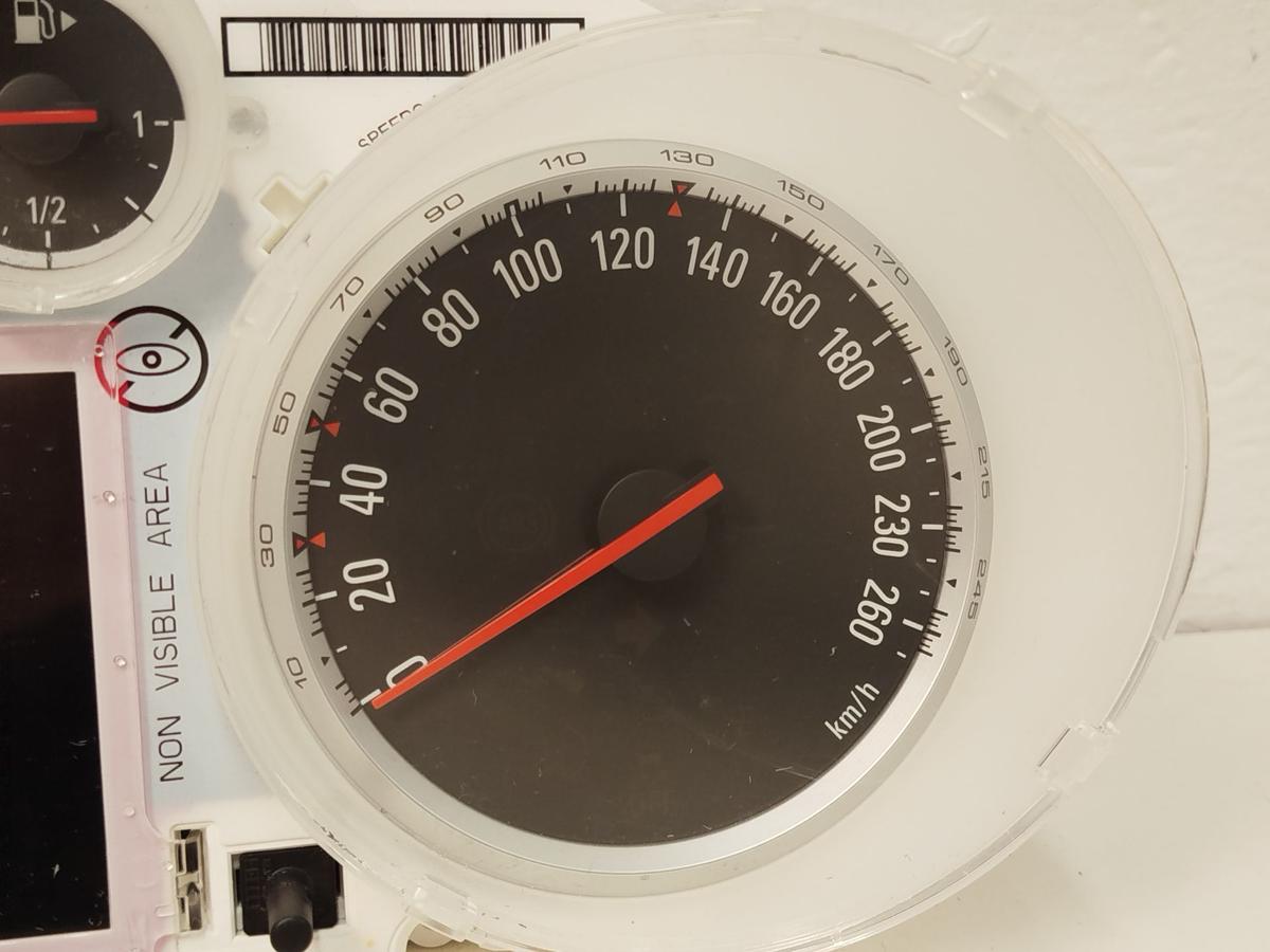 Opel Astra J Caravan Kombiinstrument Tacho Benzin OEM nicht entheiratet