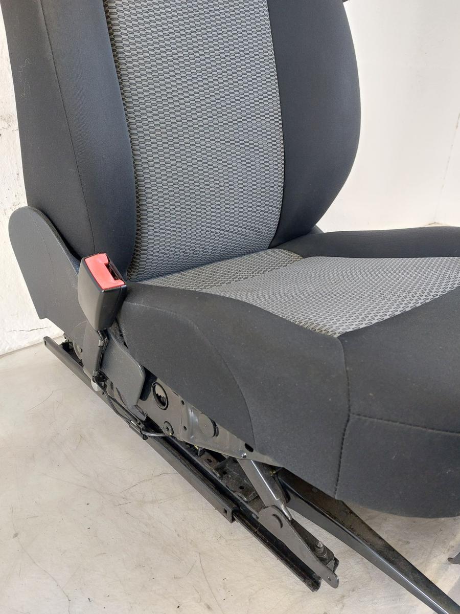 VW Polo 6R Sitz vorne links Fahrersitz 3t&uuml;er Stoff ohne Heizung