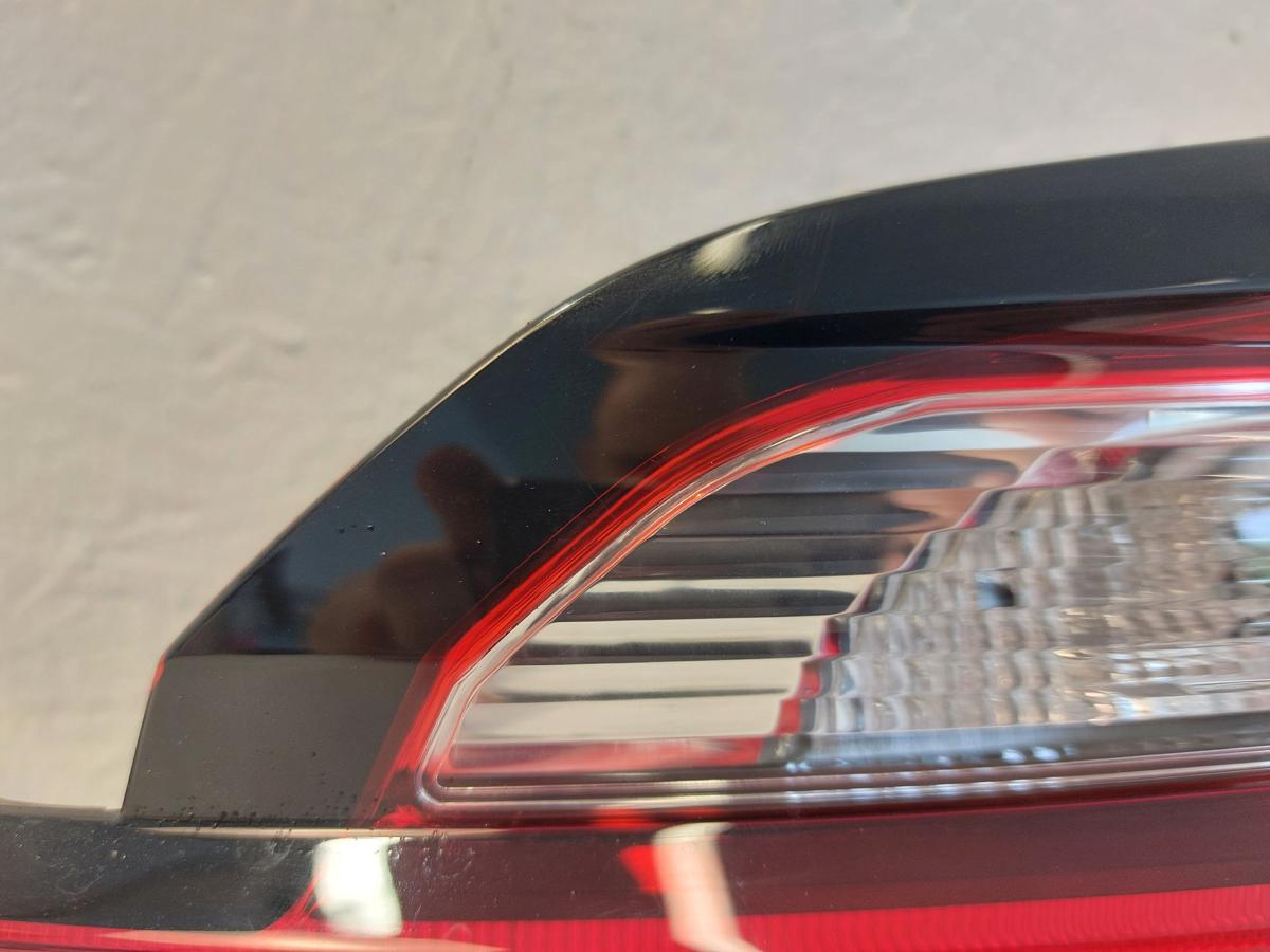 Ford Fiesta HF MK8 Rückleuchte Schlussleuchte Rücklicht innen rechts 5 Türer Ford Fiesta HF MK8 Rückleuchte Schlussleuchte Rücklicht innen rechts 5 Türer