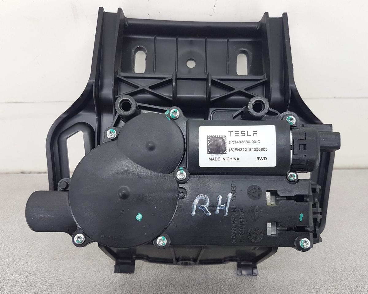 Tesla Model Y Stellmotor f&uuml;r R&uuml;cksitzverriegelung Bj2022 1493880-00-C