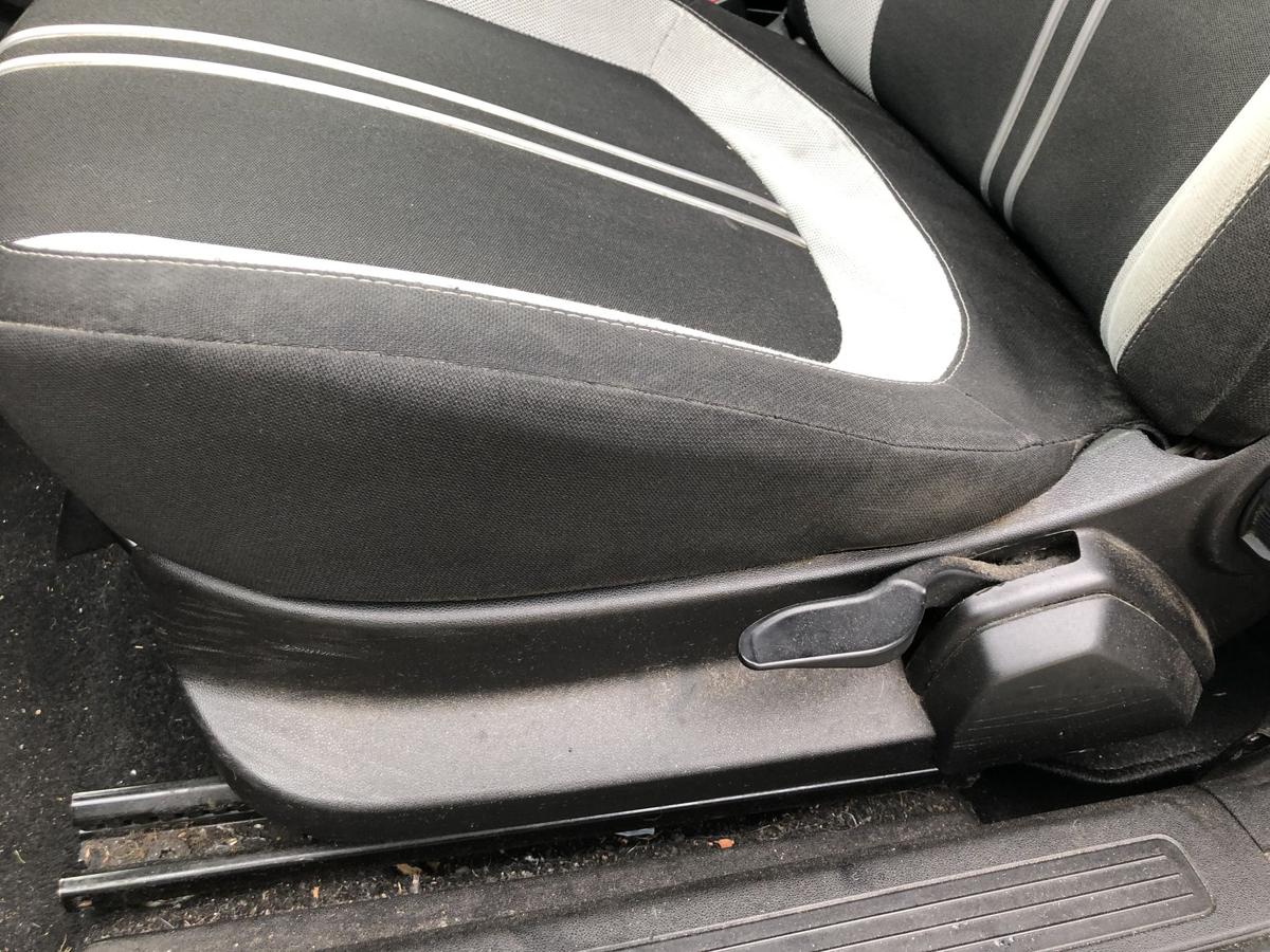 Fiat Grande Punto 199 Sitz vorn links Fahrersitz Stoff ohne Heizung nur 3trg