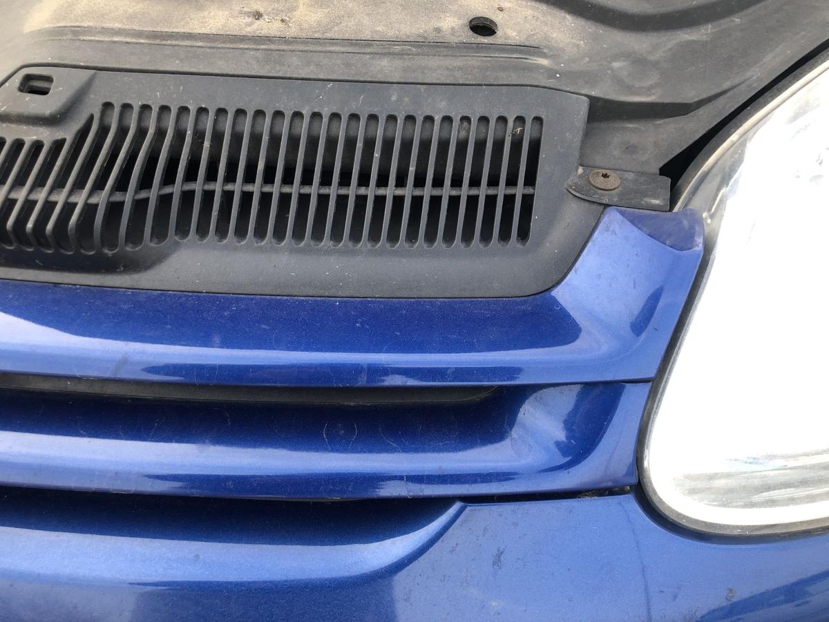 VW Golf 5 V 1K Grill K&uuml;hlergrill Frontgrill mit Logo LC5J Laserblaumet
