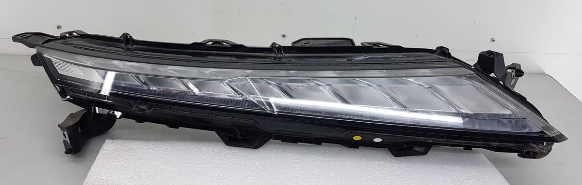 Mitsubishi Eclipse Cross Tagfahrleuchte rechts LED Bj23 8310A060 Modell ab Bj21