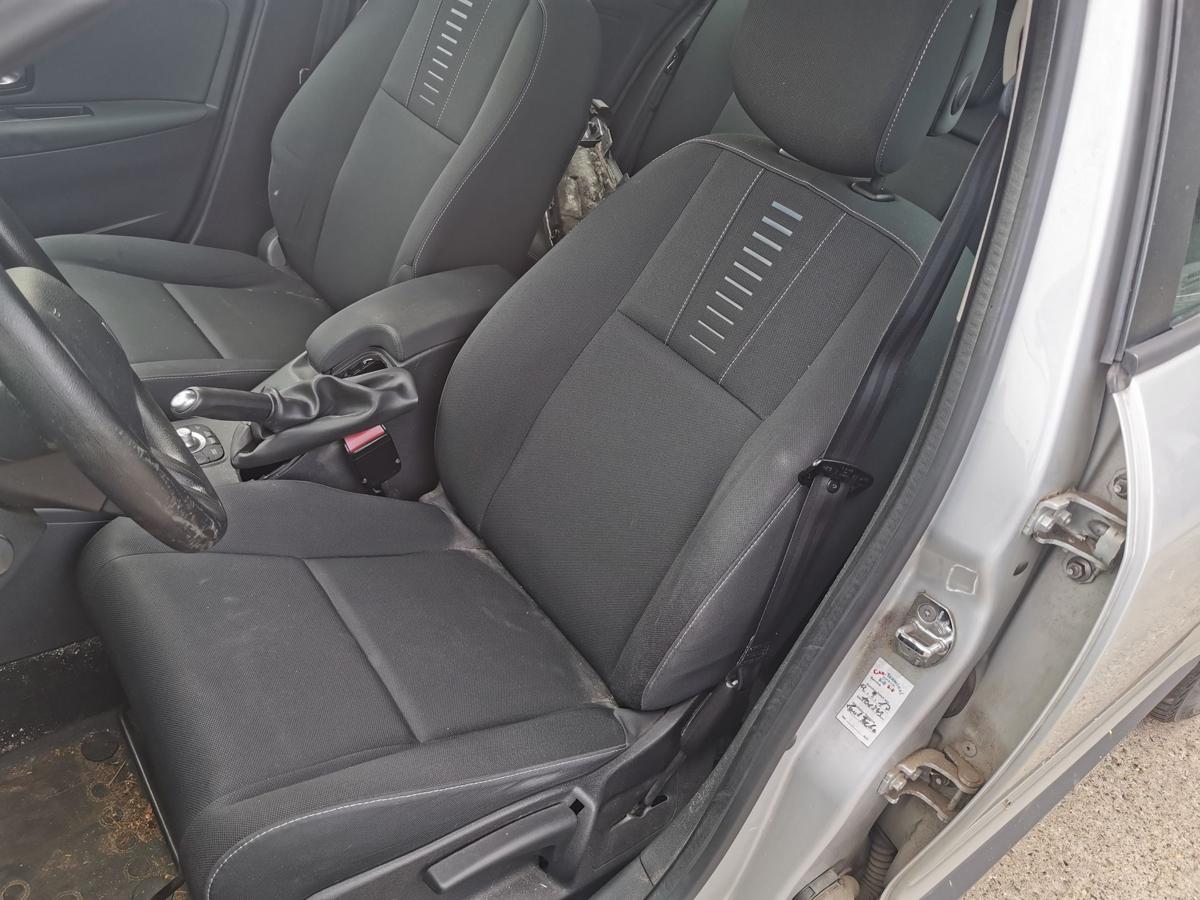 Renault Megane III KZ Kombi Fahrersitz Sitz Autositz vorn links Stoff SHZ