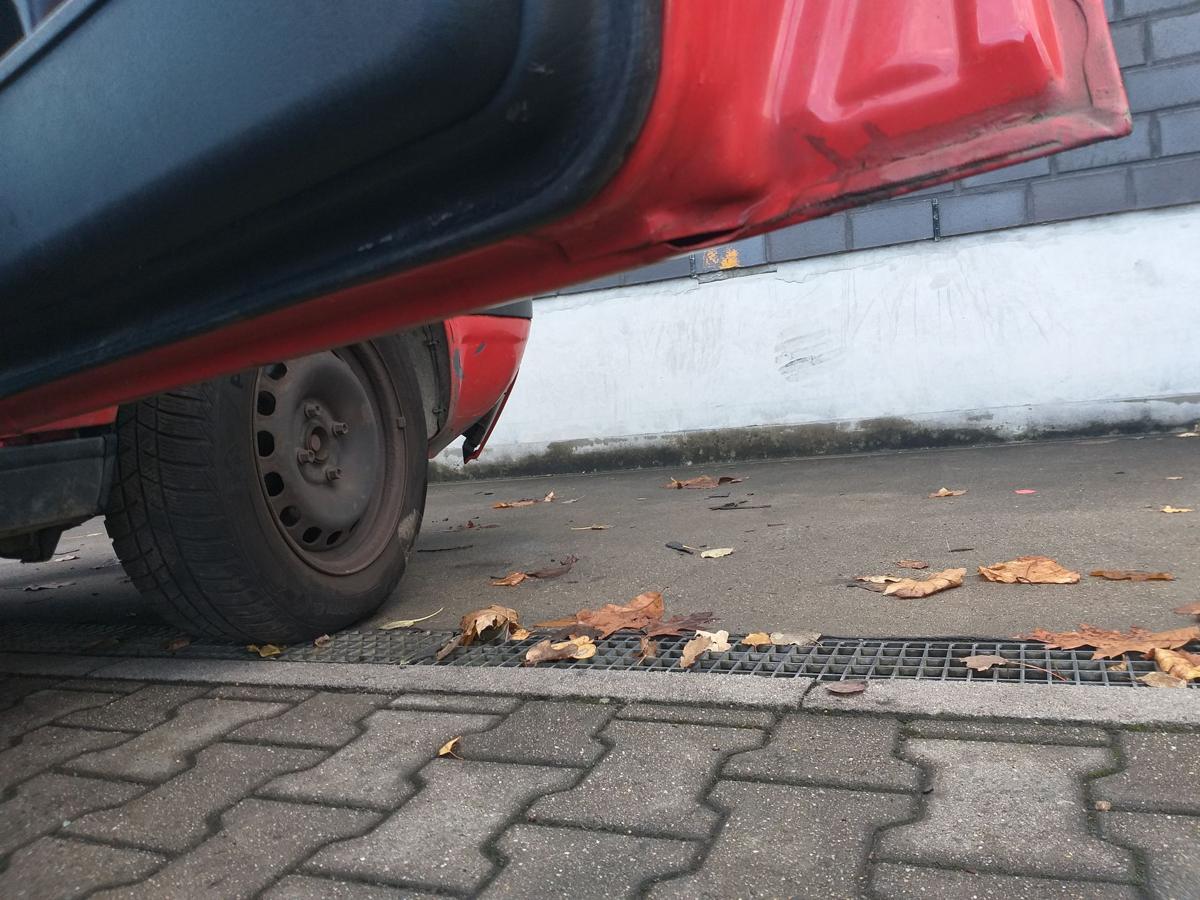 Audi 80 B4 original Tür vorn rechts LY3H-Laserrot Rohbau Bj.1992