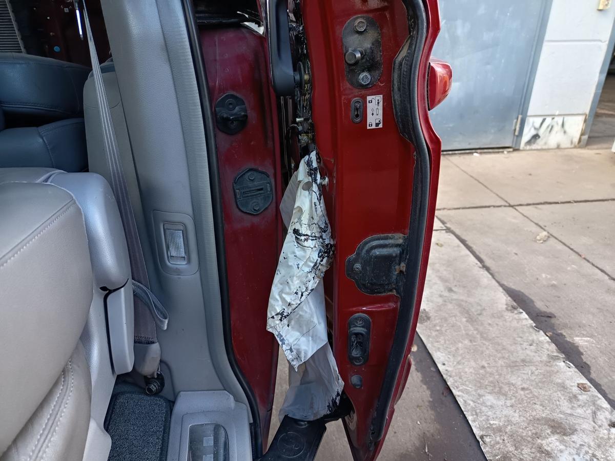 Kia Carnival III original Schiebet&uuml;r links R9 Rubinrot Baujahr 2006