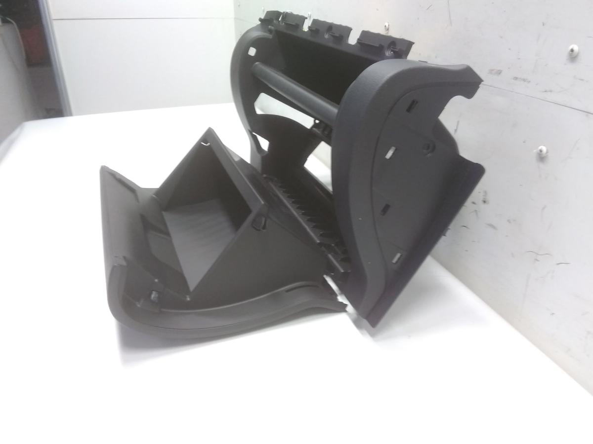 Mitsubishi Eclipse Cross original Handschuhfach rechts schwarz Bj.2024