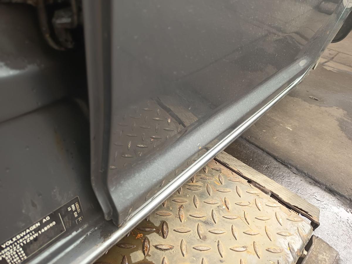 VW Touran 1T original T&uuml;r hinten links Fond Rohbau D7X Platingrau Bj 2006