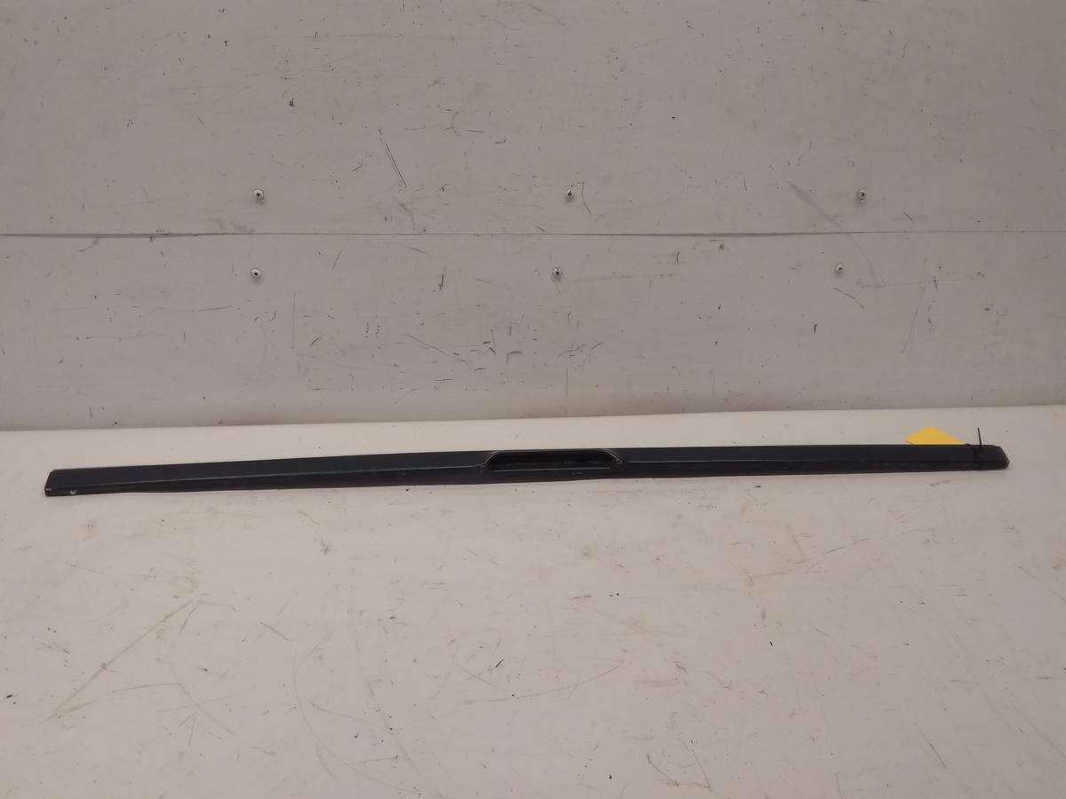Mercedes S124 T124 T-Modell original Griffleiste Heckklappe unten Bj.1994