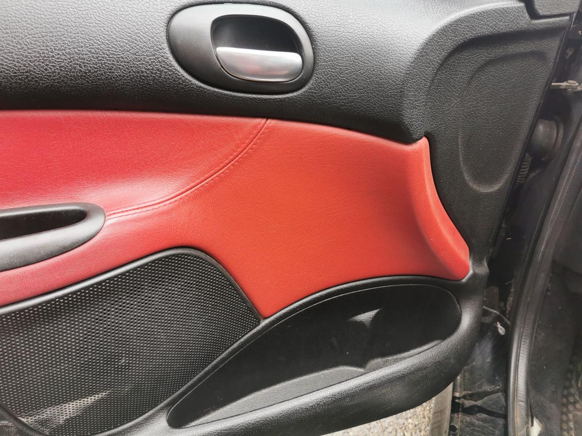 Peugeot 206 CC Türverkleidung Türpappe vorn links Leder rot schwarz