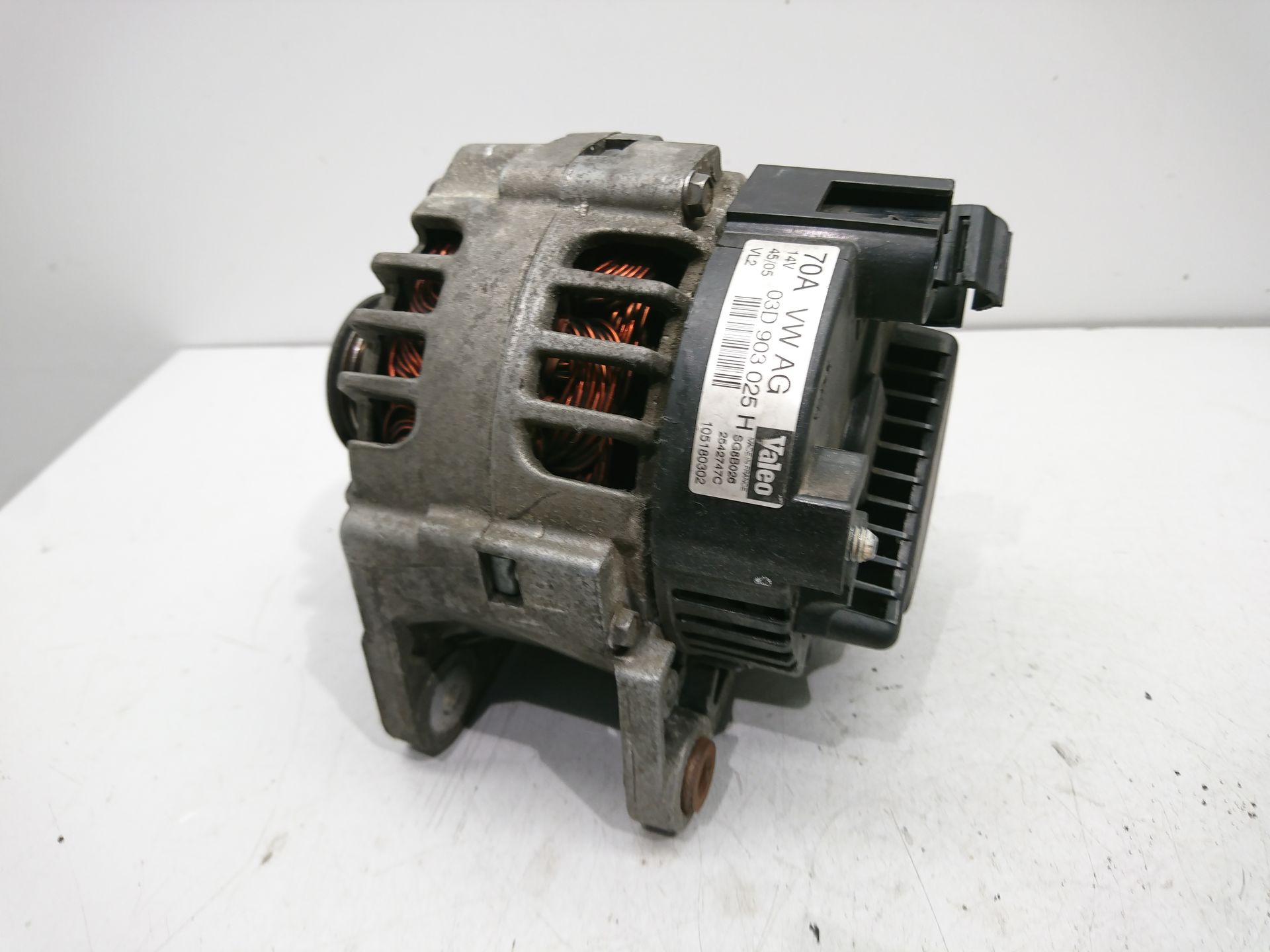 VW Fox orig Lichmaschine Generator 03D903025H Valeo 70A Bj 06