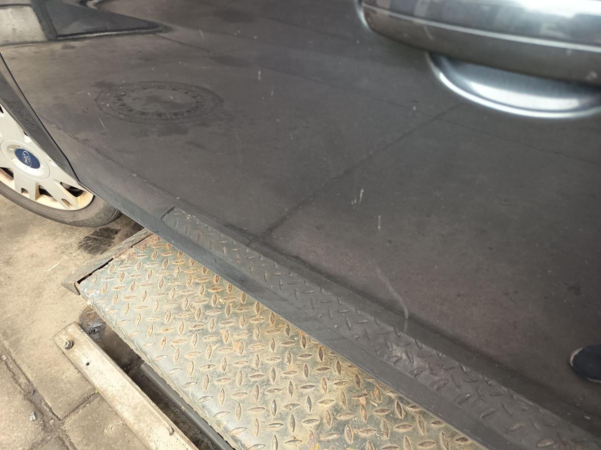 Ford Focus DA3 original T&uuml;r vorn links Fahrer Rohbau Indianapolisblau Bj 2009