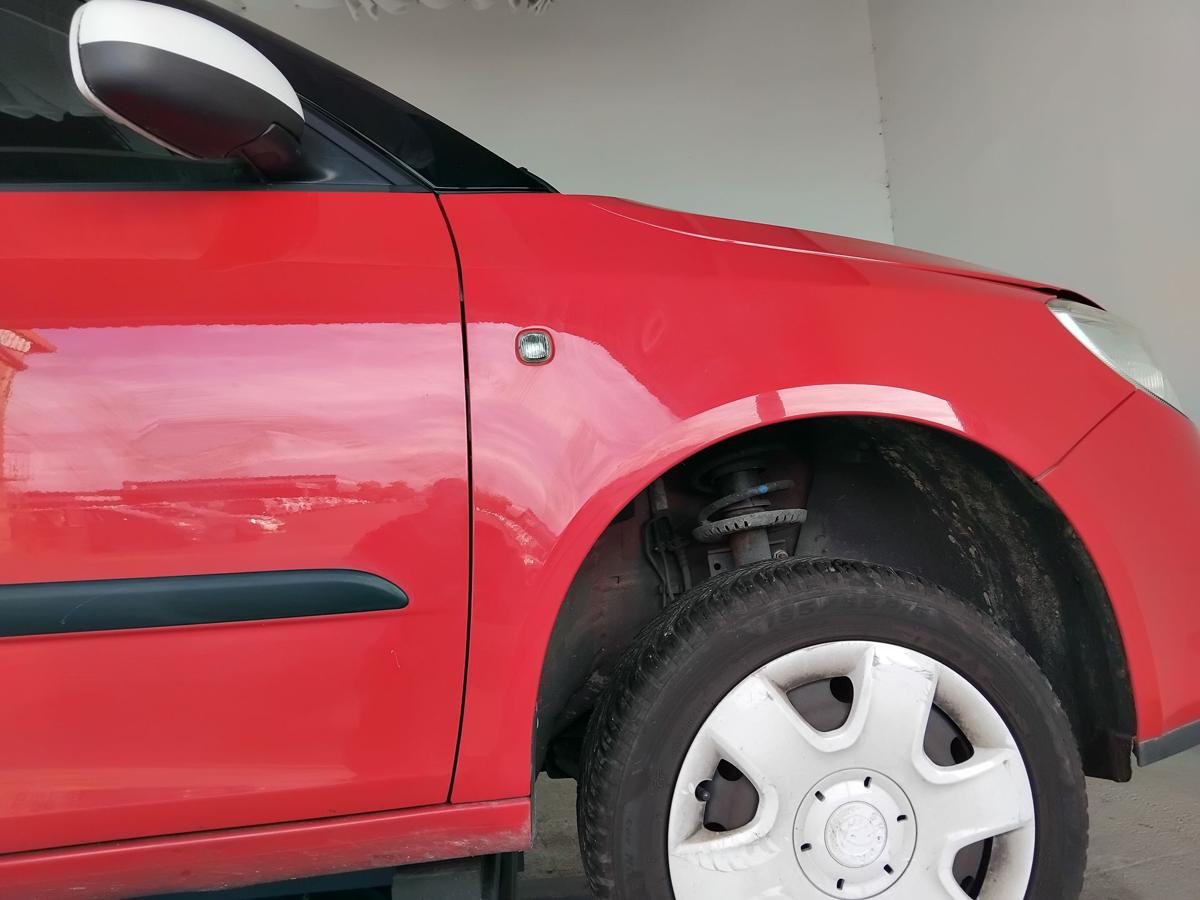Skoda Fabia 2 5J original Kotflügel vorn rechts corridarot 8151 BJ2009 Skoda Fabia 2 5J original Kotflügel vorn rechts corridarot 8151 BJ2009