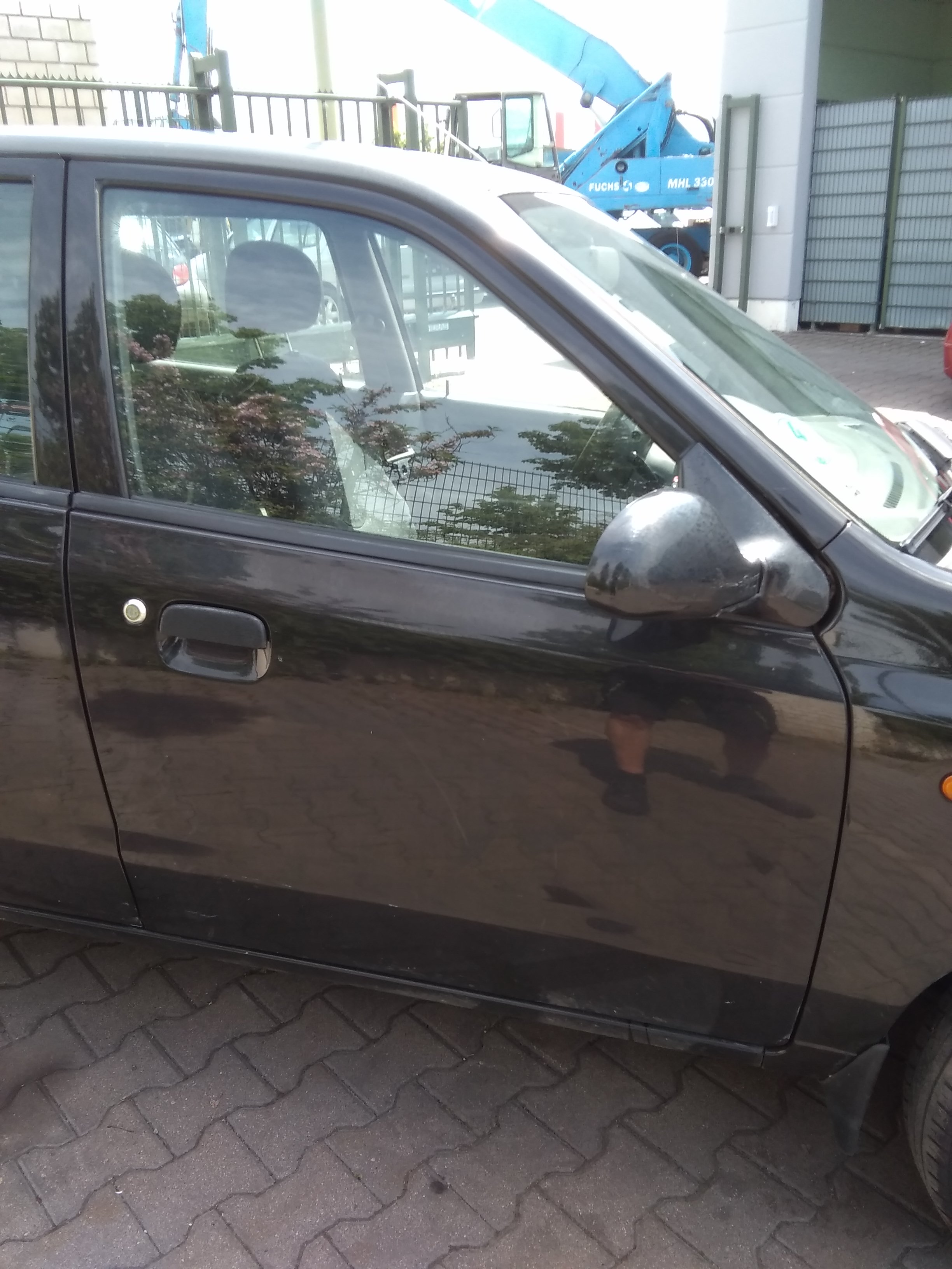 Suzuki Alto Bj.2002 org. Tür vorn rechts 5-trg schwarz Beifahrerseite