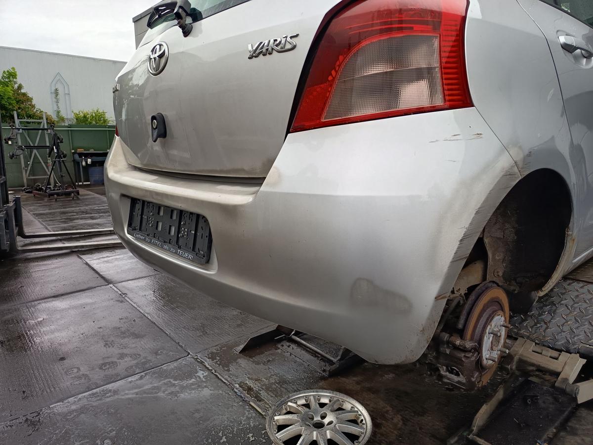 Toyota Yaris XP9 original Stoßstange Fänger hinten/Heck 1E7 Silver pearl Bj 2006