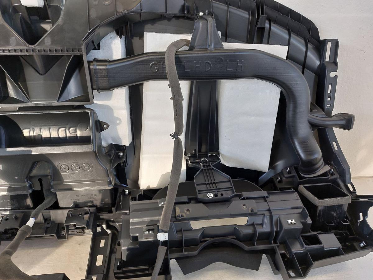 Nissan Leaf ZE1 40kWh Armaturenbrett Armaturentafel Dashboard Cockpit